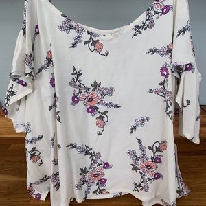 Beautiful off the shoulder slight crop top